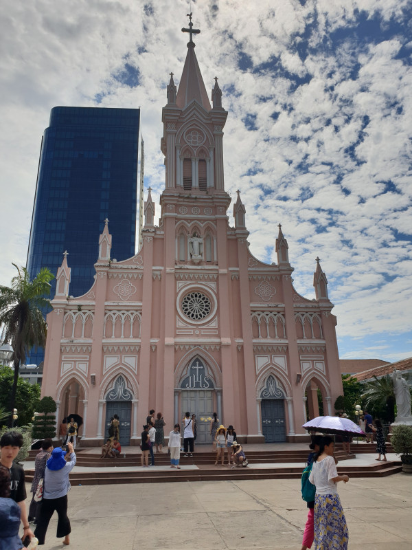 #핑크빛 다낭 대성당