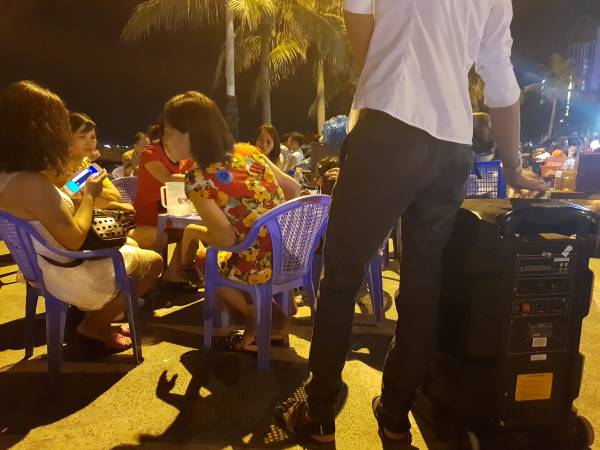 투어 끝나고 호텔밖에서 현지식 포차느낌 노래방 ㅎㅎ